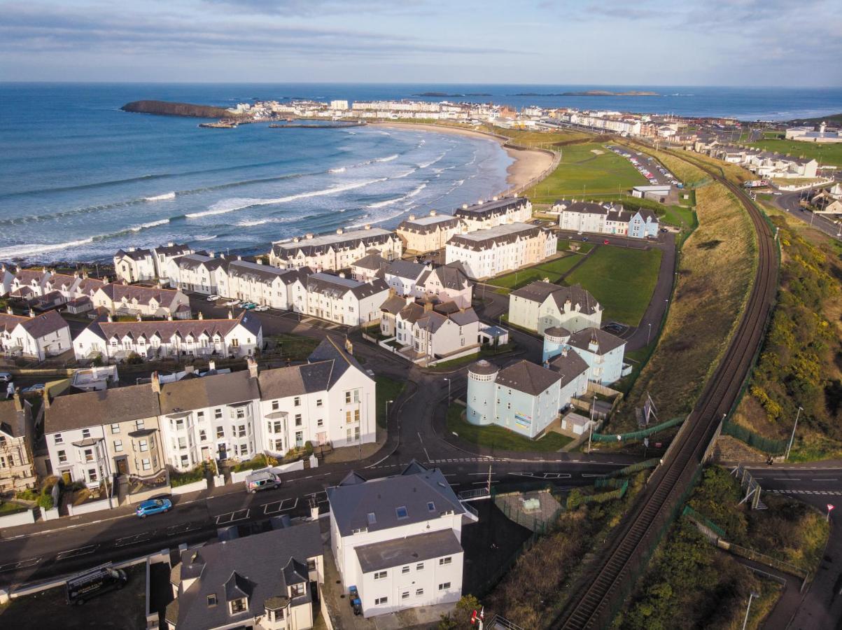 White Hall Portrush Bagian luar foto