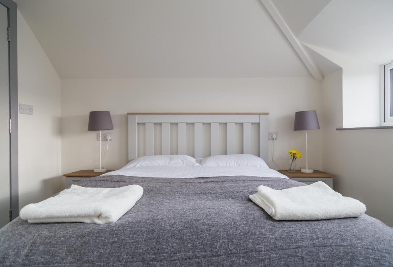 White Hall Portrush Bagian luar foto