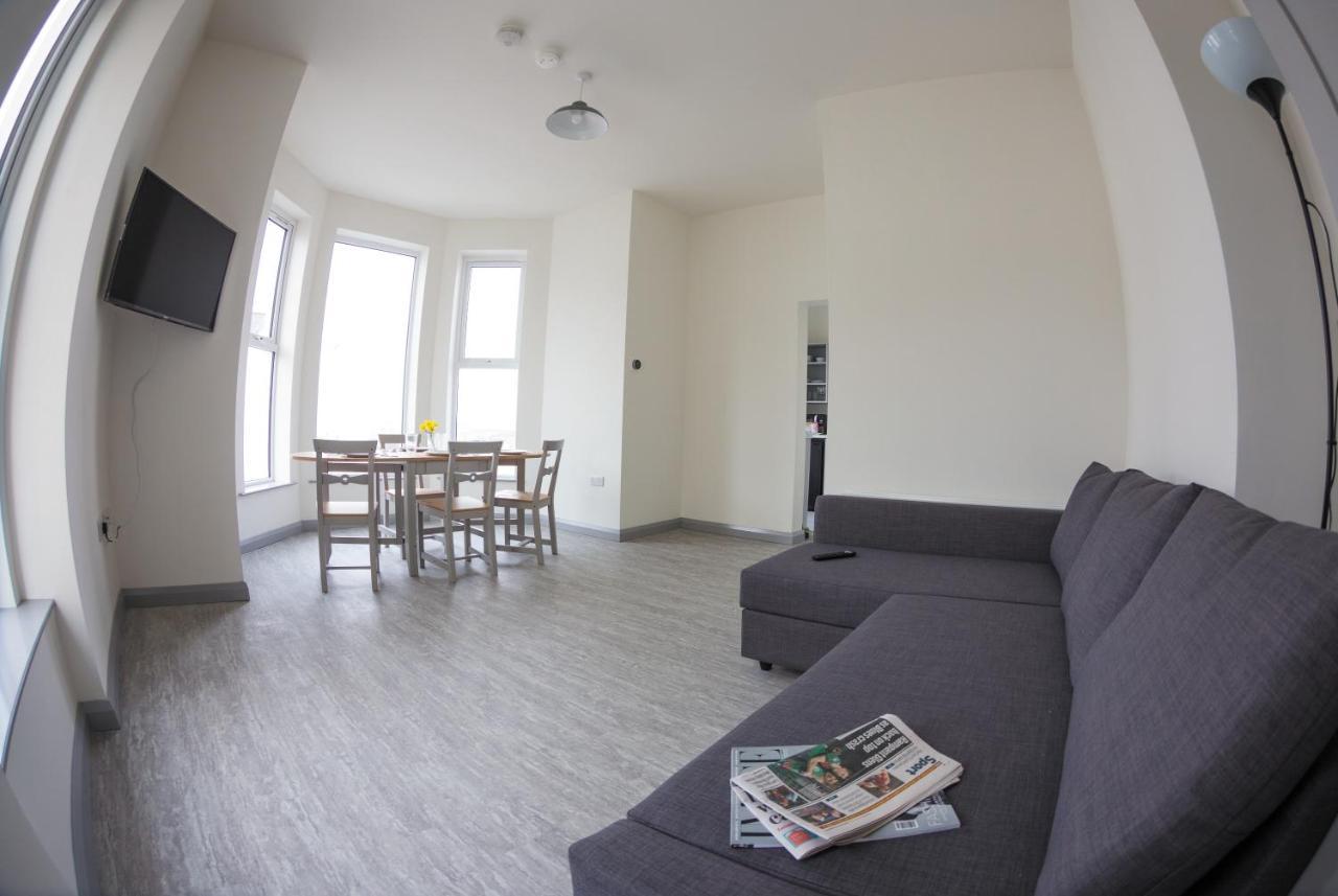 White Hall Portrush Bagian luar foto