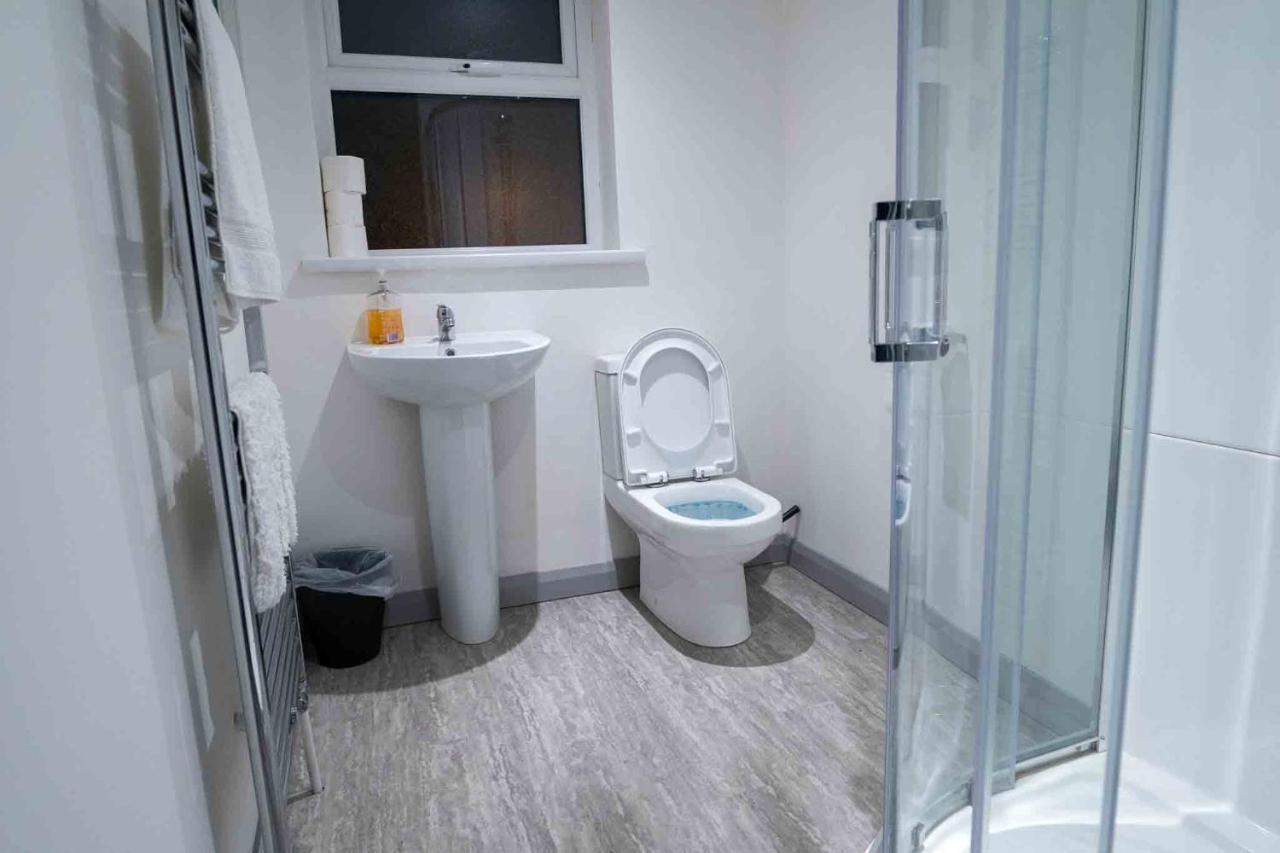 White Hall Portrush Bagian luar foto