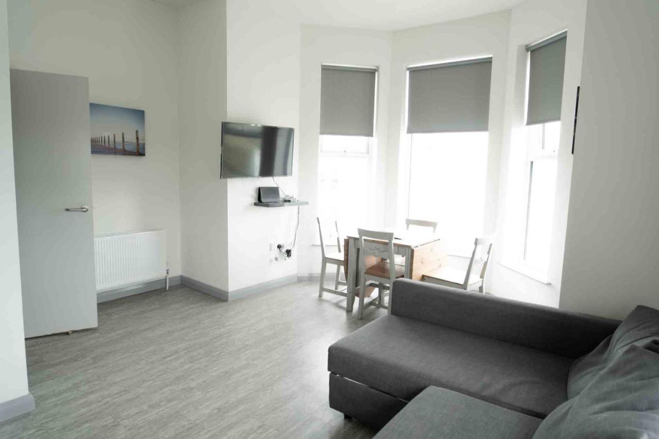 White Hall Portrush Bagian luar foto