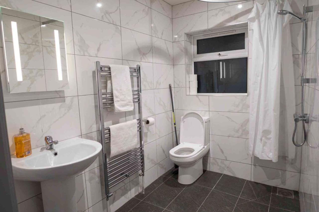 White Hall Portrush Bagian luar foto